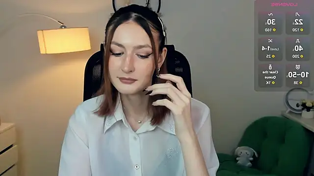 Snapshot of EasterBlink chatting on 11/15/25, 11:47 EasterBlink online show from 11/15/25, 11:47