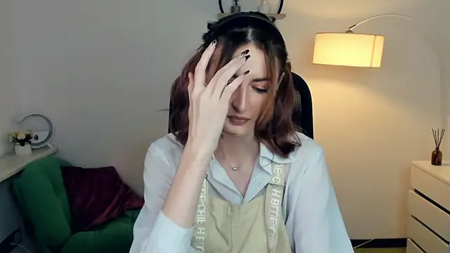 Snapshot of EasterBlink chatting on 11/25/25, 01:00 EasterBlink online show from 11/25/25, 01:00