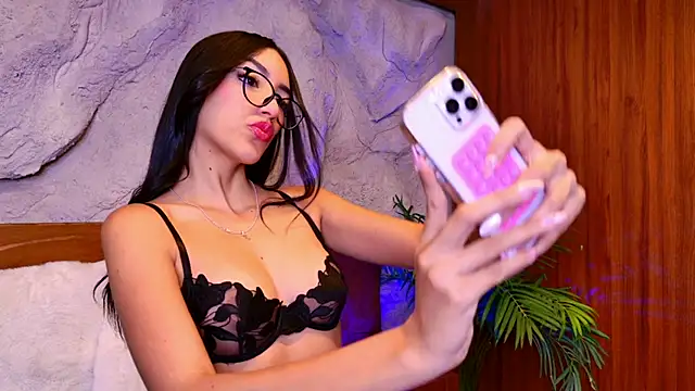 Snapshot of lissafeniix_ chatting on 11/05/25, 10:07 lissafeniix online show from 11/05/25, 10:07