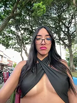 Snapshot of lissafeniix_ chatting on 12/21/25, 09:37 lissafeniix online show from 12/21/25, 09:37