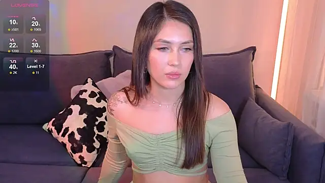 CarolineGuthrie online show from 11/30/25, 03:24