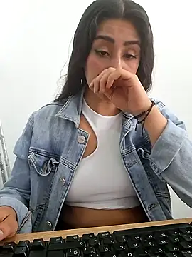 CAROLINE  07 online show from 11/20/25, 12:39