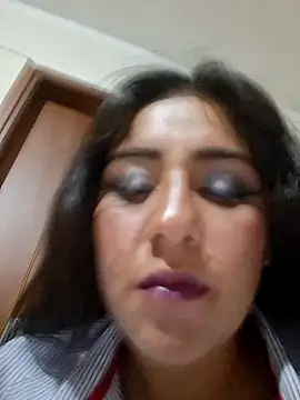 CAROLINE  07 online show from 11/13/25, 04:55