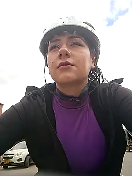 Snapshot of CAROLINE__07 chatting on 09/24/25, 01:50 CAROLINE 07 online show from 09/24/25, 01:50