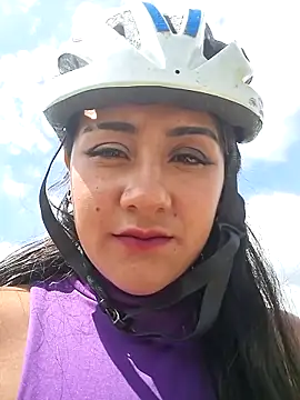 Snapshot of CAROLINE__07 chatting on 09/26/25, 02:35 CAROLINE 07 online show from 09/26/25, 02:35