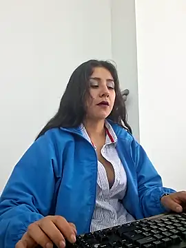 CAROLINE  07 online show from 11/29/25, 01:33