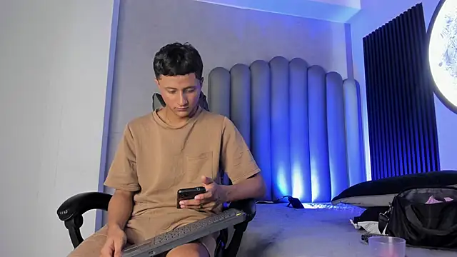  Leohot  online show from 11/08/25, 03:54