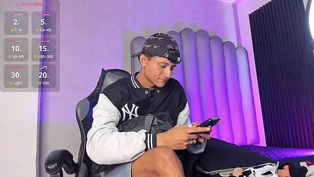  Leohot  online show from 10/23/25, 03:49