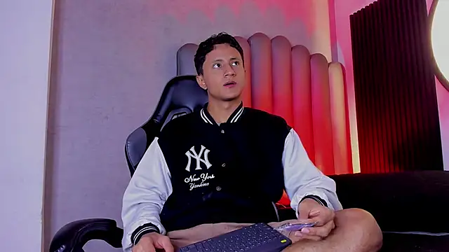  Leohot  online show from 11/28/25, 04:01