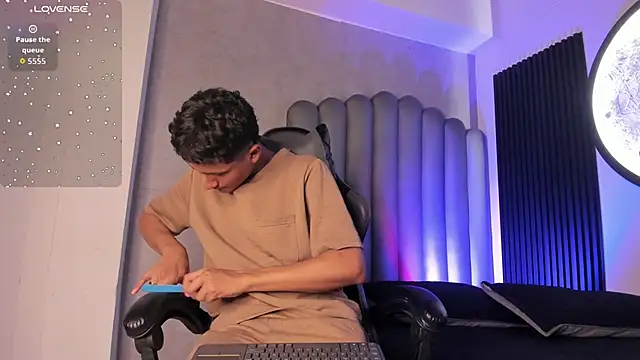  Leohot  online show from 10/31/25, 03:47