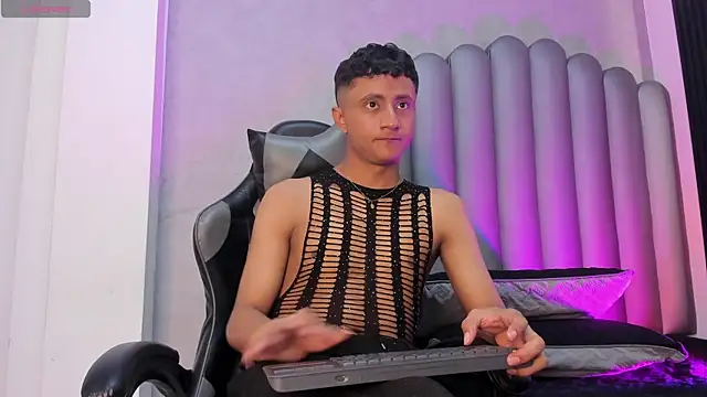  Leohot  online show from 10/25/25, 03:49