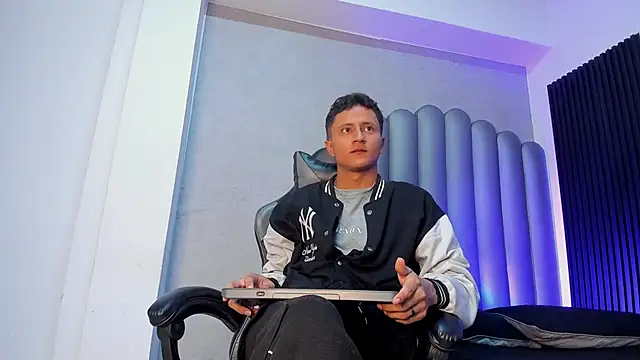  Leohot  online show from 11/05/25, 03:31