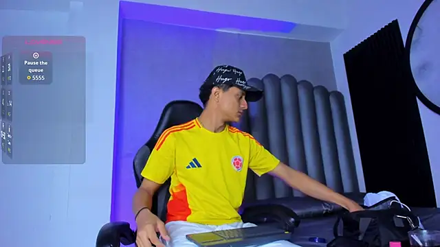  Leohot  online show from 12/20/25, 03:20