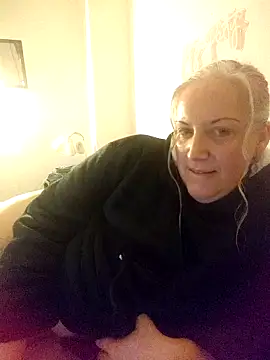 Feelineducentre online show from 03/18/26, 07:04