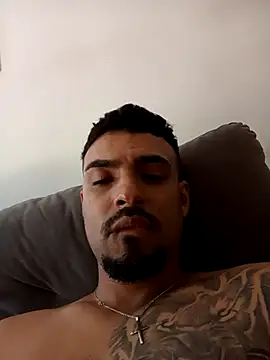 Snapshot of nnyzinho17 chatting on 12/18/25, 04:55 nnyzinho17 online show from 12/18/25, 04:55