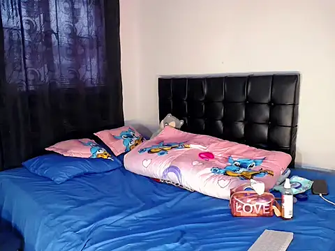 Megan Gil  online show from 12/19/25, 09:28