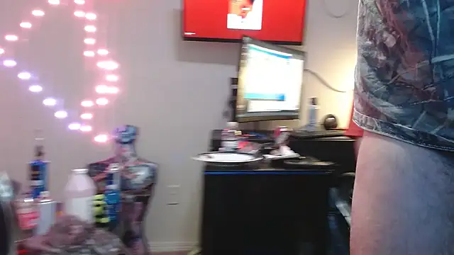 Snapshot of TypicalDepot5 chatting on 12/21/25, 03:14 TypicalDepot5 online show from 12/21/25, 03:14