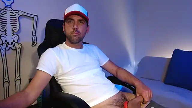 Snapshot of TypicalDepot5 chatting on 11/18/25, 01:25 TypicalDepot5 online show from 11/18/25, 01:25