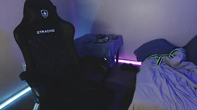 Snapshot of TypicalDepot5 chatting on 11/16/25, 03:39 TypicalDepot5 online show from 11/16/25, 03:39