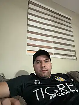 Snapshot of raulgzz4 chatting on 03/23/26, 03:28 raulgzz4 online show from 03/23/26, 03:28