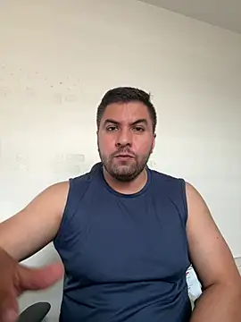 Snapshot of raulgzz4 chatting on 06/26/26, 05:19 raulgzz4 online show from 06/26/26, 05:19