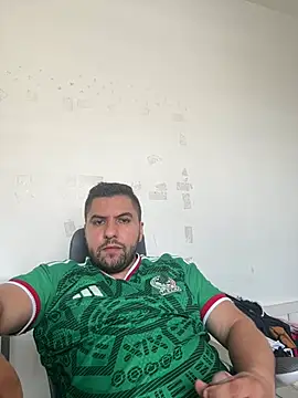 Snapshot of raulgzz4 chatting on 06/19/26, 06:47 raulgzz4 online show from 06/19/26, 06:47