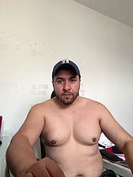 Snapshot of raulgzz4 chatting on 04/02/26, 04:35 raulgzz4 online show from 04/02/26, 04:35