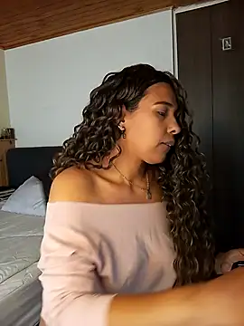 IVONNE COLLINS33 online show from 11/04/25, 03:27