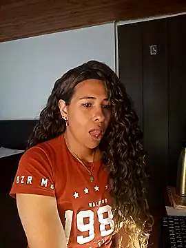 IVONNE COLLINS33 online show from 11/03/25, 12:53