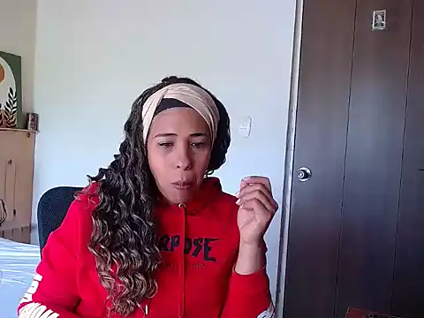 IVONNE COLLINS33 online show from 09/23/25, 05:42