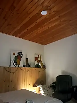 IVONNE COLLINS33 online show from 02/18/26, 01:25