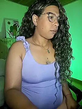 IVONNE COLLINS33 online show from 02/15/26, 11:25