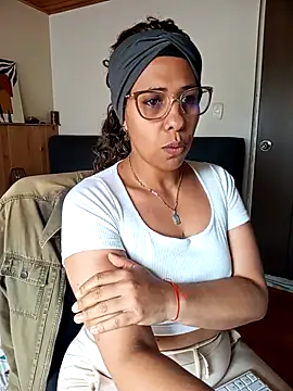 IVONNE COLLINS33 online show from 11/26/25, 04:29