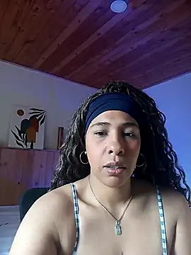 IVONNE COLLINS33 online show from 02/22/26, 08:54