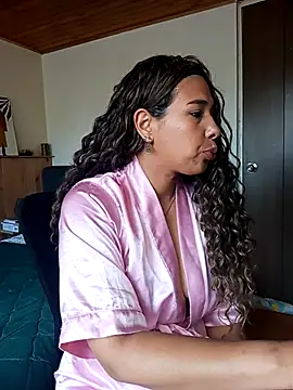 IVONNE COLLINS33 online show from 11/29/25, 03:56