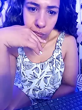 IVONNE COLLINS33 online show from 11/13/25, 09:24