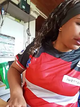 IVONNE COLLINS33 online show from 04/16/26, 02:18