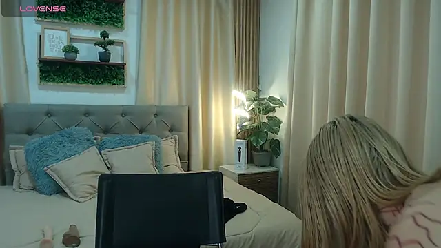 zohet kriss online show from 10/23/25, 03:10