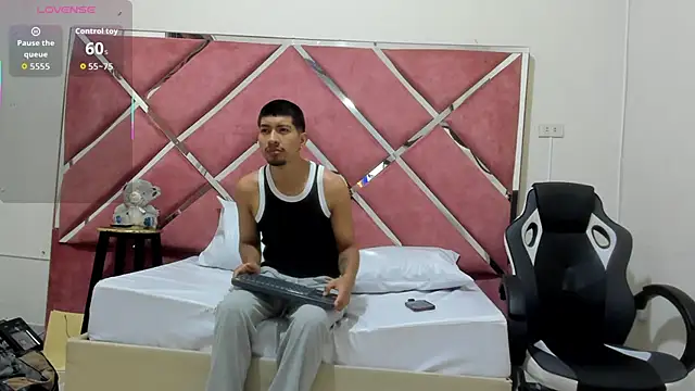 AxelAndJeremy online show from 09/25/25, 03:56