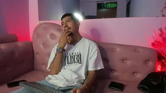 AxelAndJeremy online show from 09/28/25, 01:45