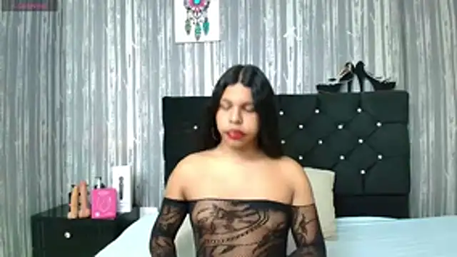 Snapshot of Hailey_johnsonn chatting on 10/28/25, 12:59 Hailey johnsonn online show from 10/28/25, 12:59