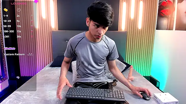 Snapshot of OnlyJos chatting on 11/18/25, 07:17 OnlyJos online show from 11/18/25, 07:17