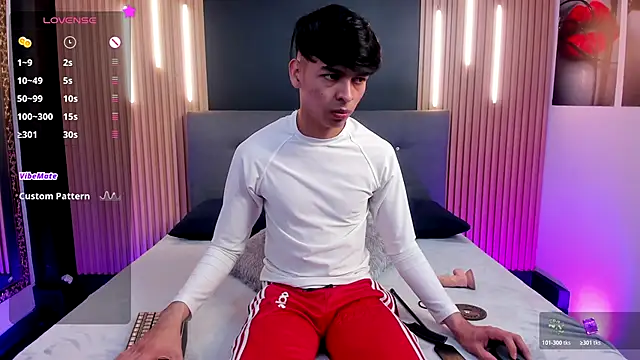 Snapshot of OnlyJos chatting on 11/25/25, 07:58 OnlyJos online show from 11/25/25, 07:58