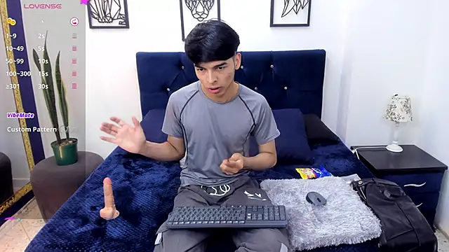 Snapshot of OnlyJos chatting on 10/24/25, 08:08 OnlyJos online show from 10/24/25, 08:08