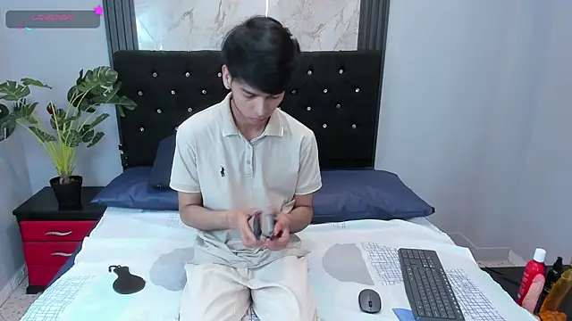 Snapshot of OnlyJos chatting on 09/14/25, 03:01 OnlyJos online show from 09/14/25, 03:01