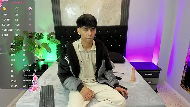 Snapshot of OnlyJos chatting on 10/12/25, 01:56 OnlyJos online show from 10/12/25, 01:56