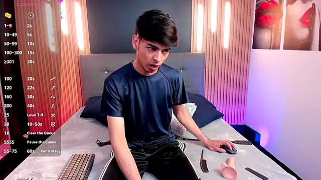 Snapshot of OnlyJos chatting on 11/14/25, 08:12 OnlyJos online show from 11/14/25, 08:12