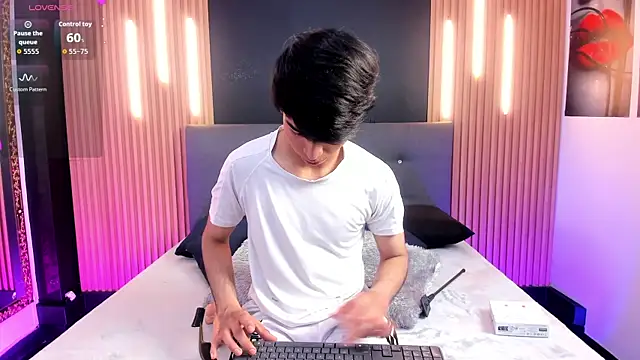 Snapshot of OnlyJos chatting on 11/07/25, 08:13 OnlyJos online show from 11/07/25, 08:13