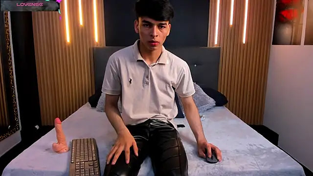 Snapshot of OnlyJos chatting on 10/21/25, 07:02 OnlyJos online show from 10/21/25, 07:02