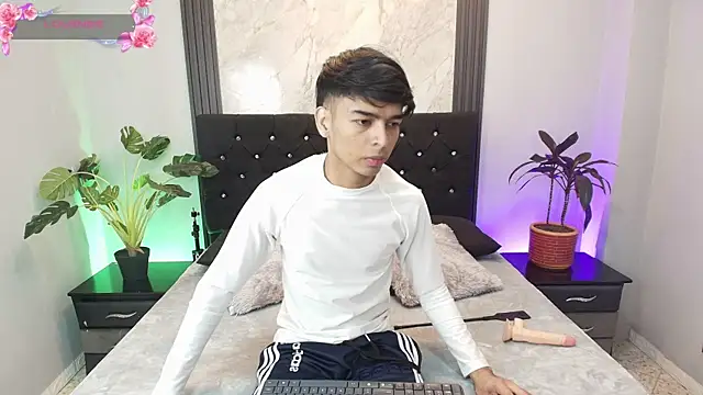 Snapshot of OnlyJos chatting on 11/04/25, 07:39 OnlyJos online show from 11/04/25, 07:39